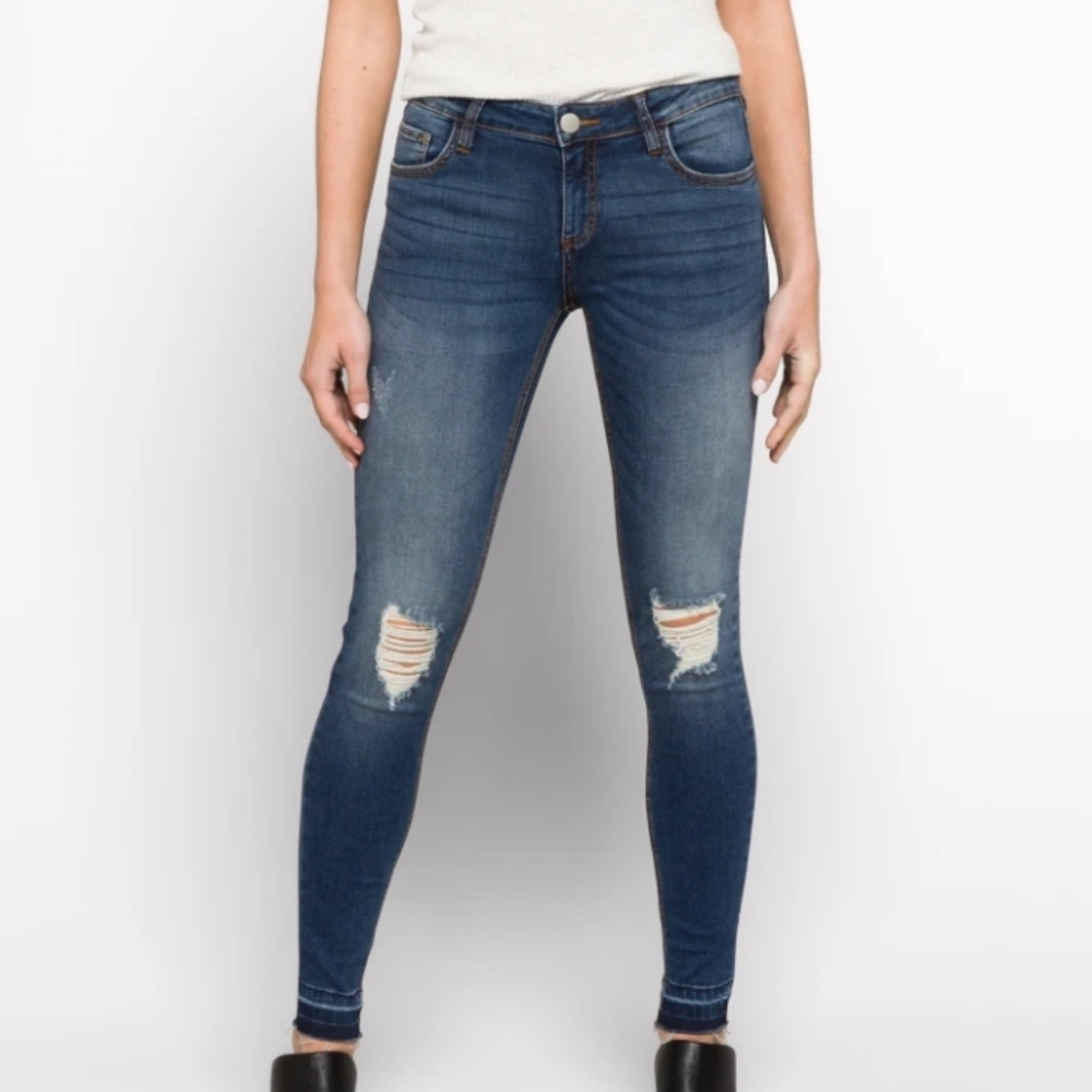 NWOT Prosperity Lena skinny distressed released hem jeans